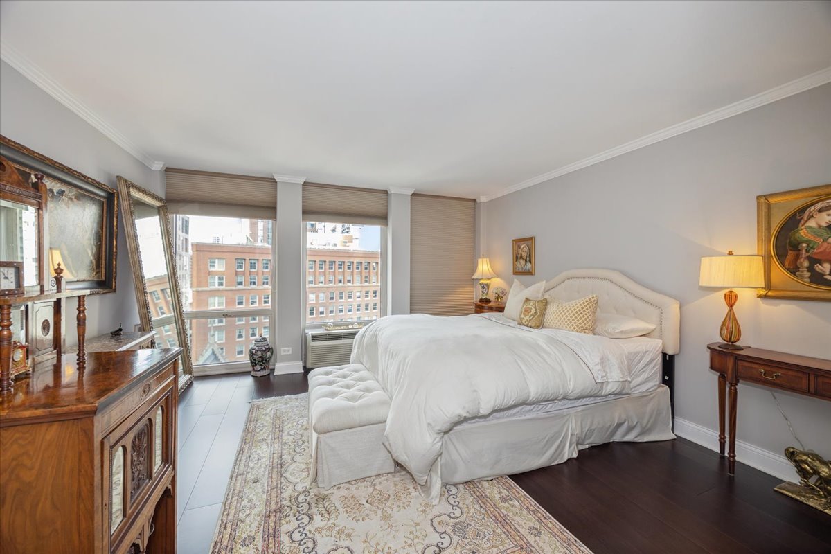 111 E Chestnut Street Unit: 16J