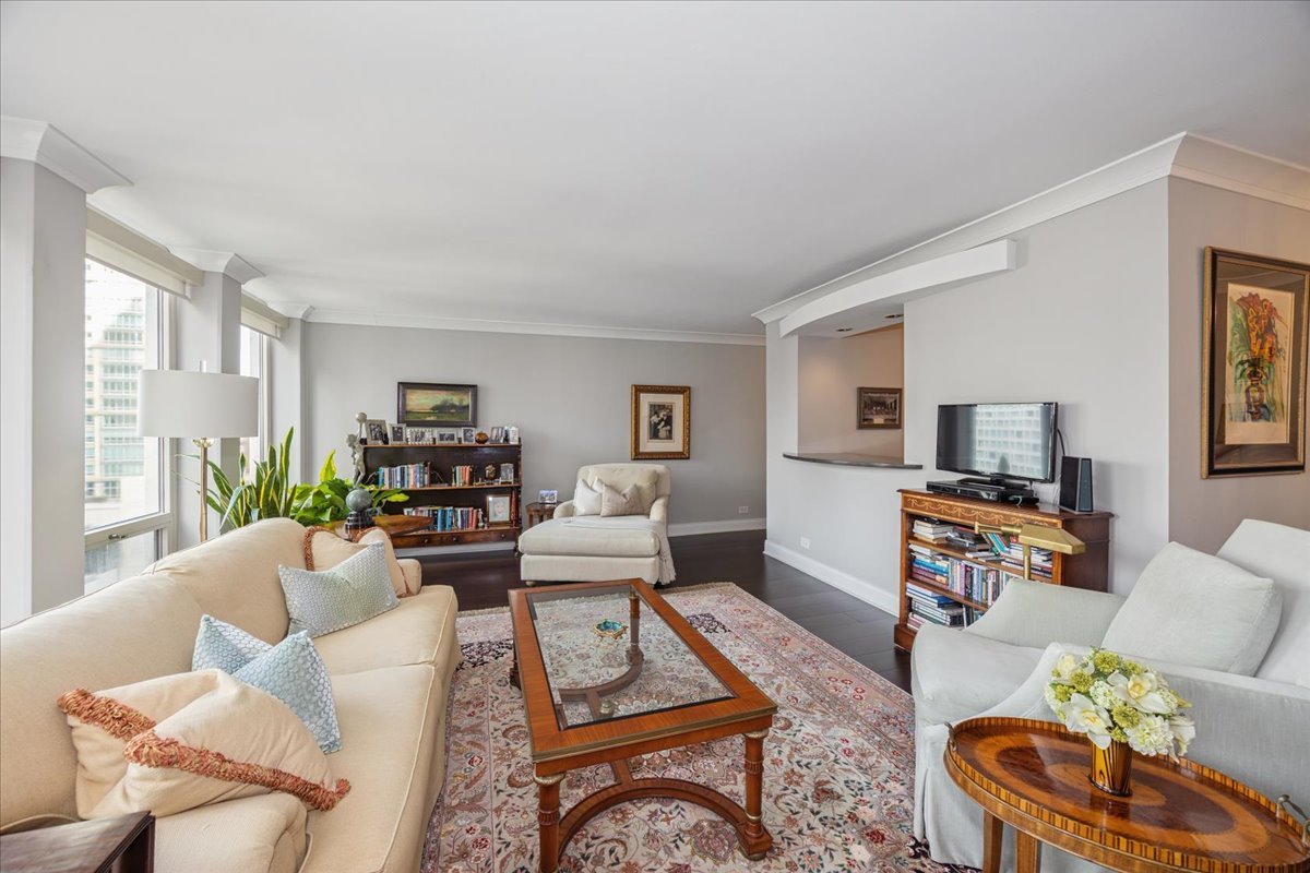 111 E Chestnut Street Unit: 16J