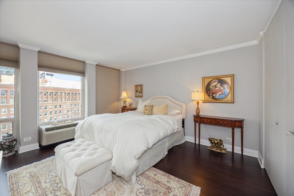 111 E Chestnut Street Unit: 16J