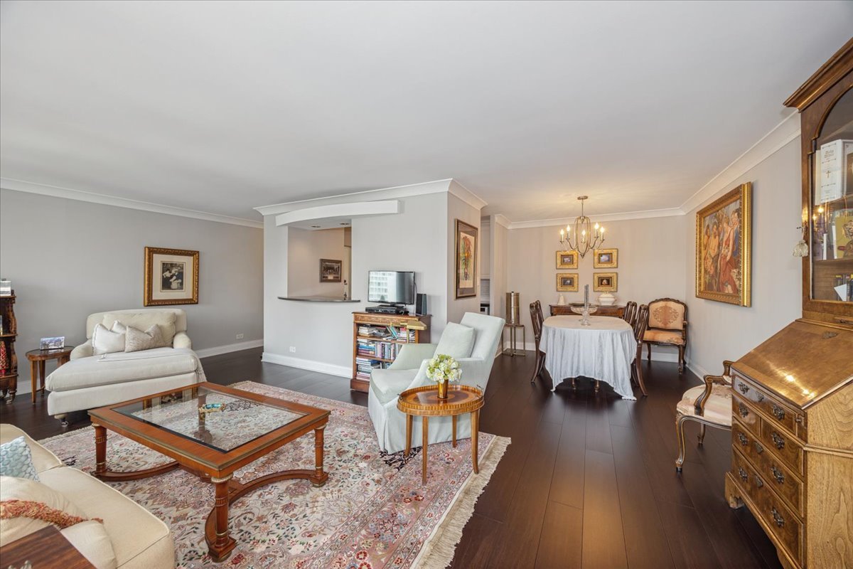111 E Chestnut Street Unit: 16J