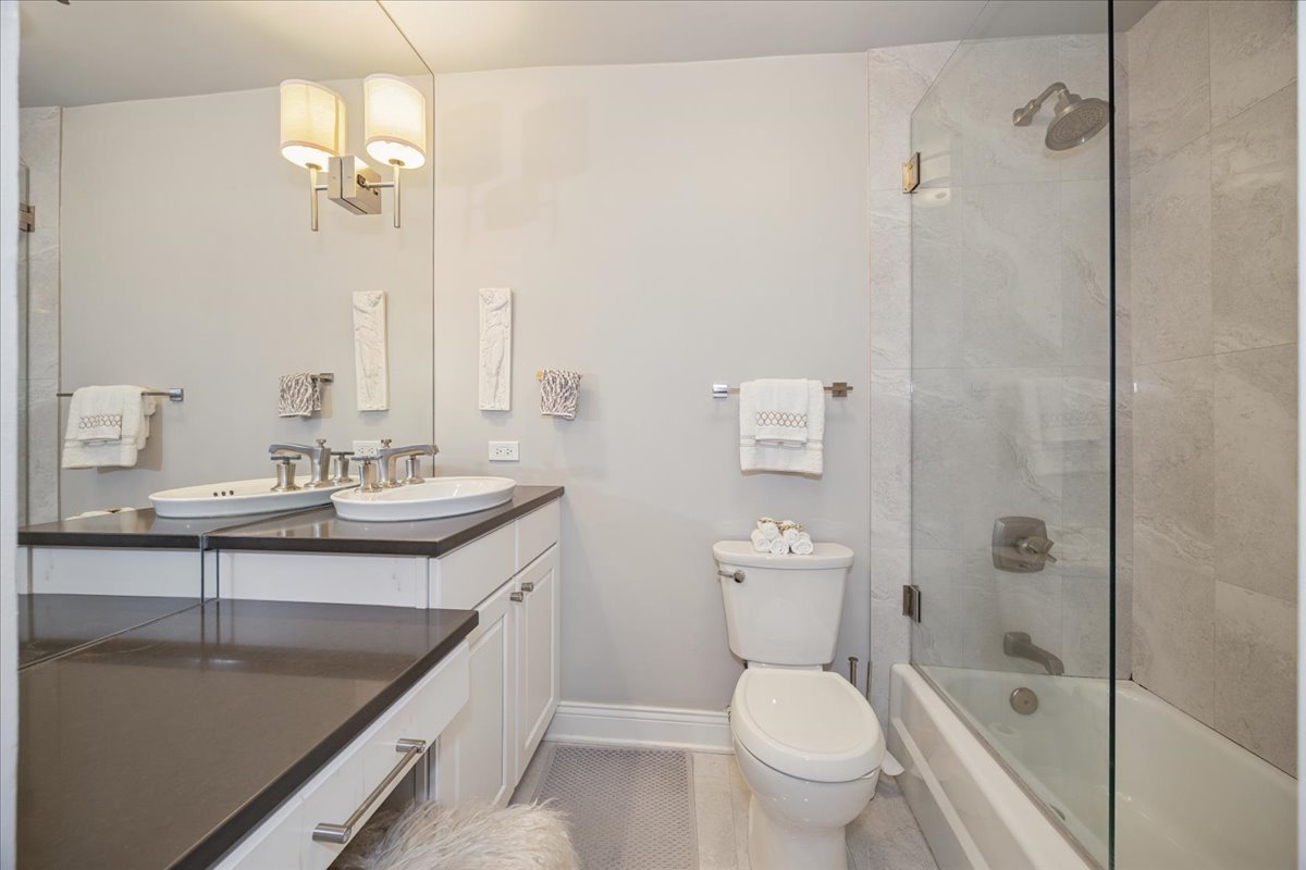 111 E Chestnut Street Unit: 16J