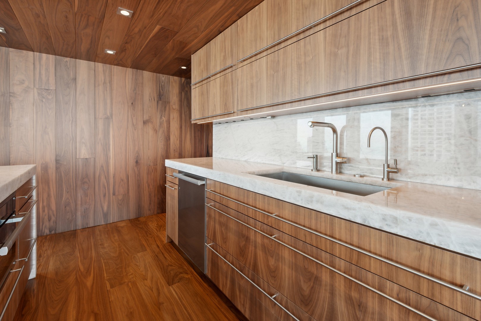 111 E Chestnut Street Unit: 56AB