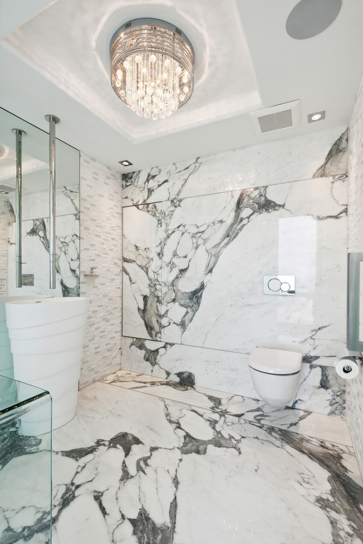 111 E Chestnut Street Unit: 56AB