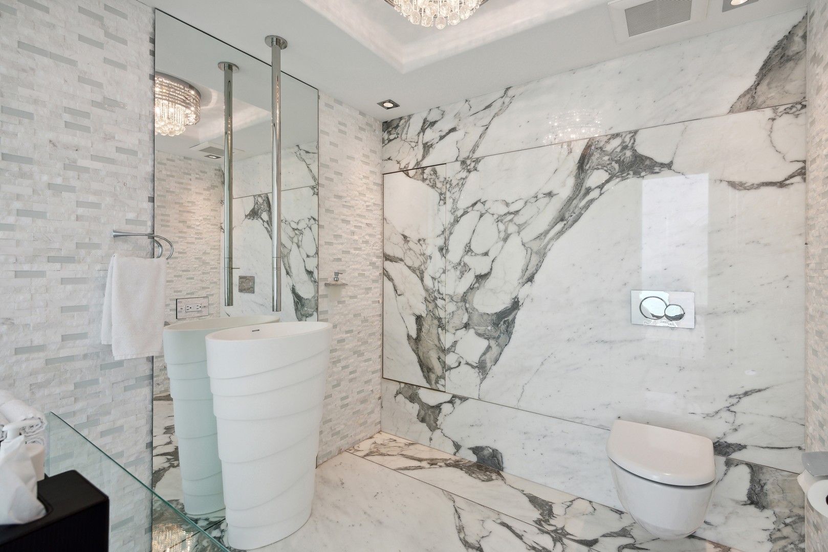 111 E Chestnut Street Unit: 56AB