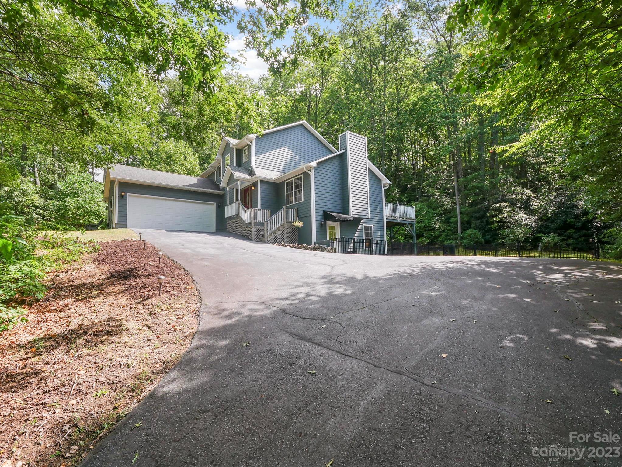 25 Falcon Crest Drive