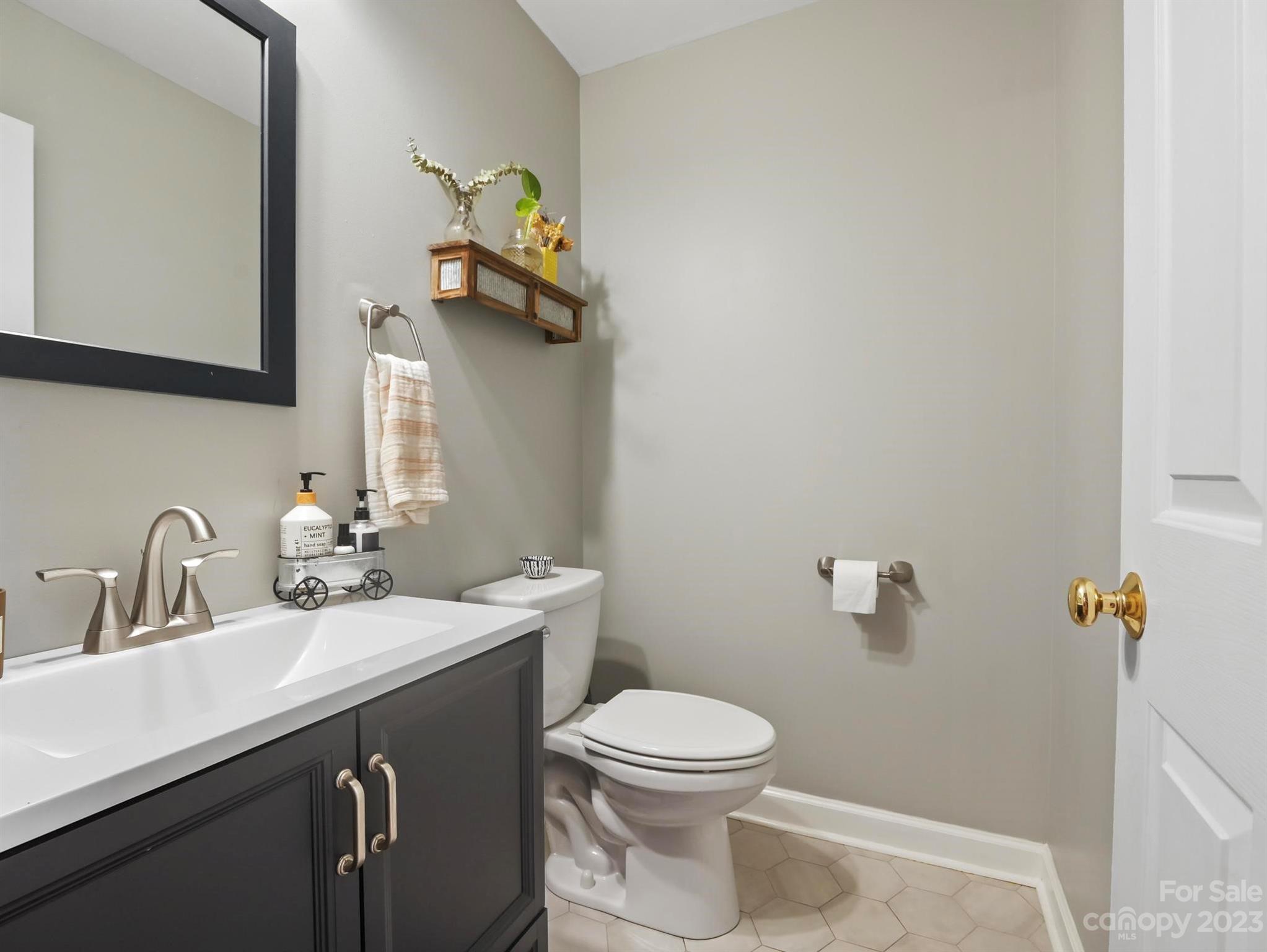 25 Falcon Crest Drive