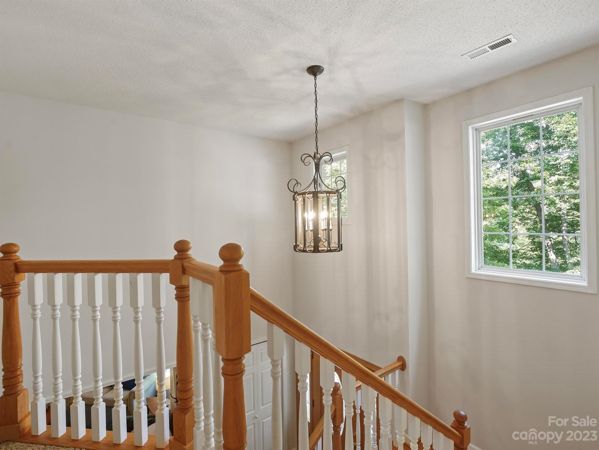 25 Falcon Crest Drive