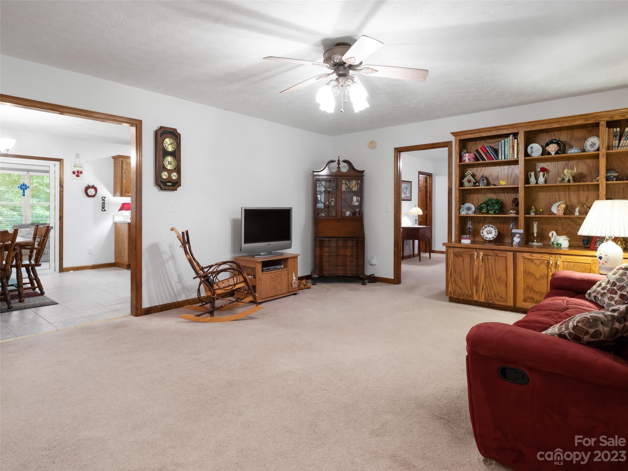 159 W Sweetbriar Lane