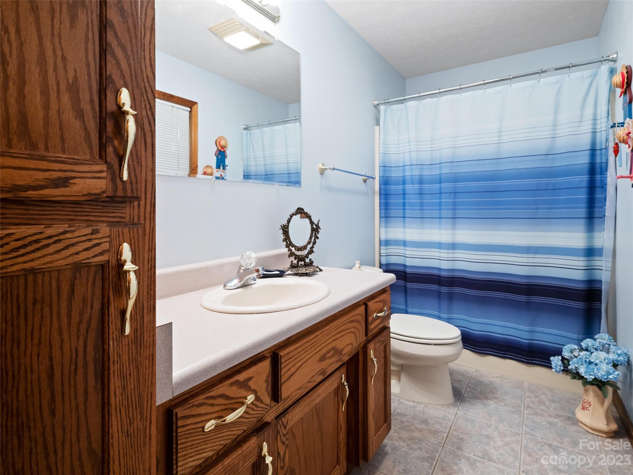 159 W Sweetbriar Lane