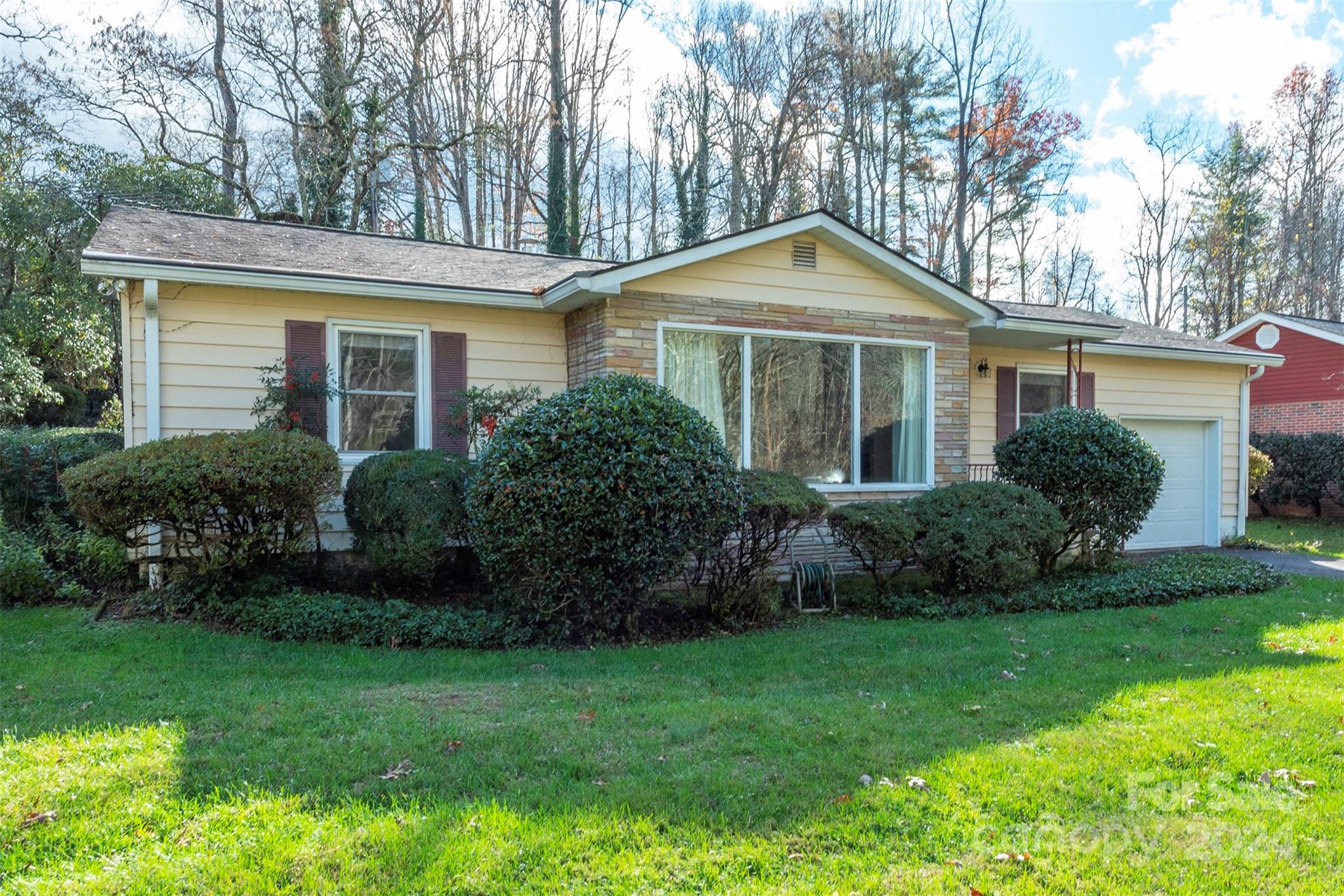 330 S Lakewood Circle