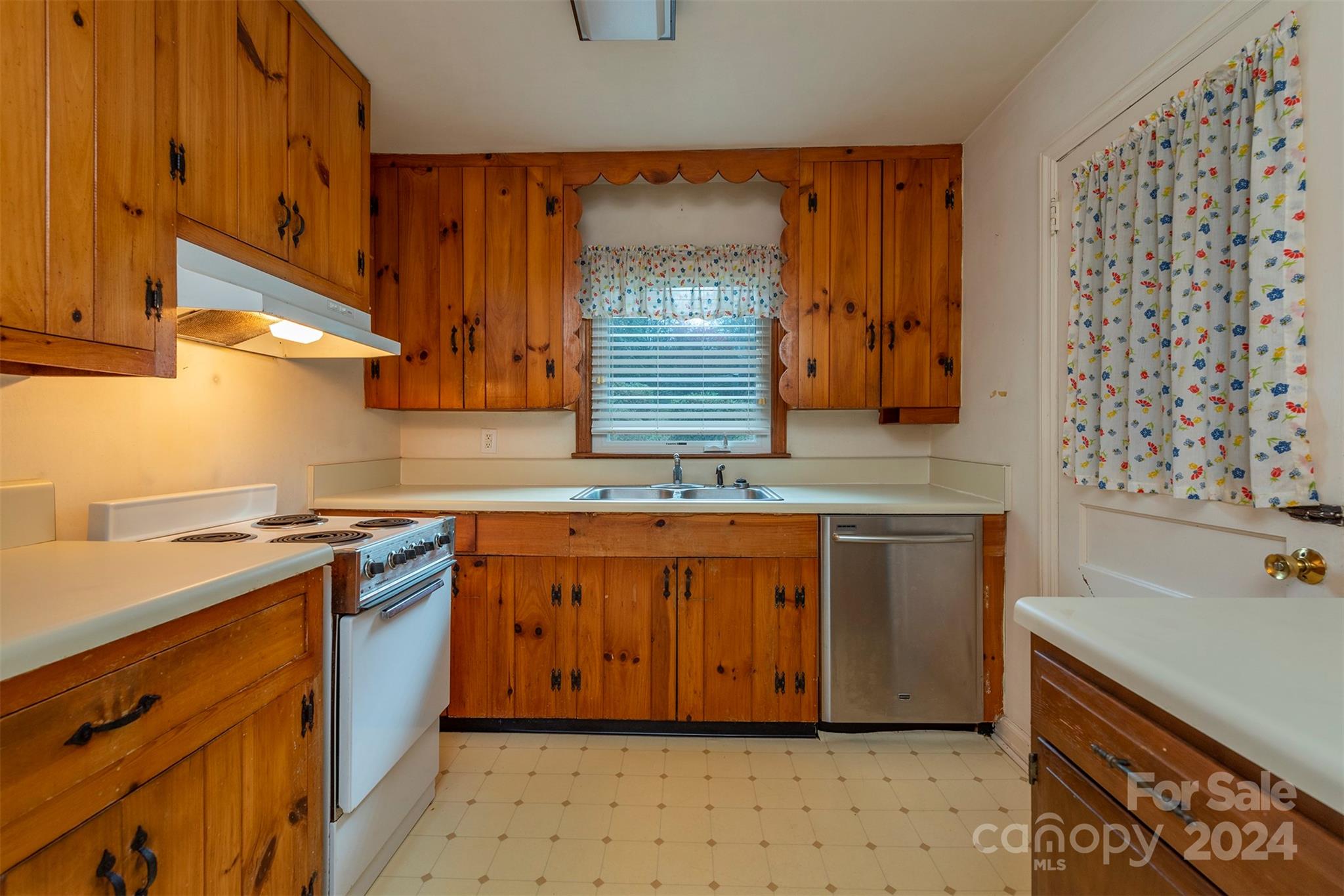 330 S Lakewood Circle