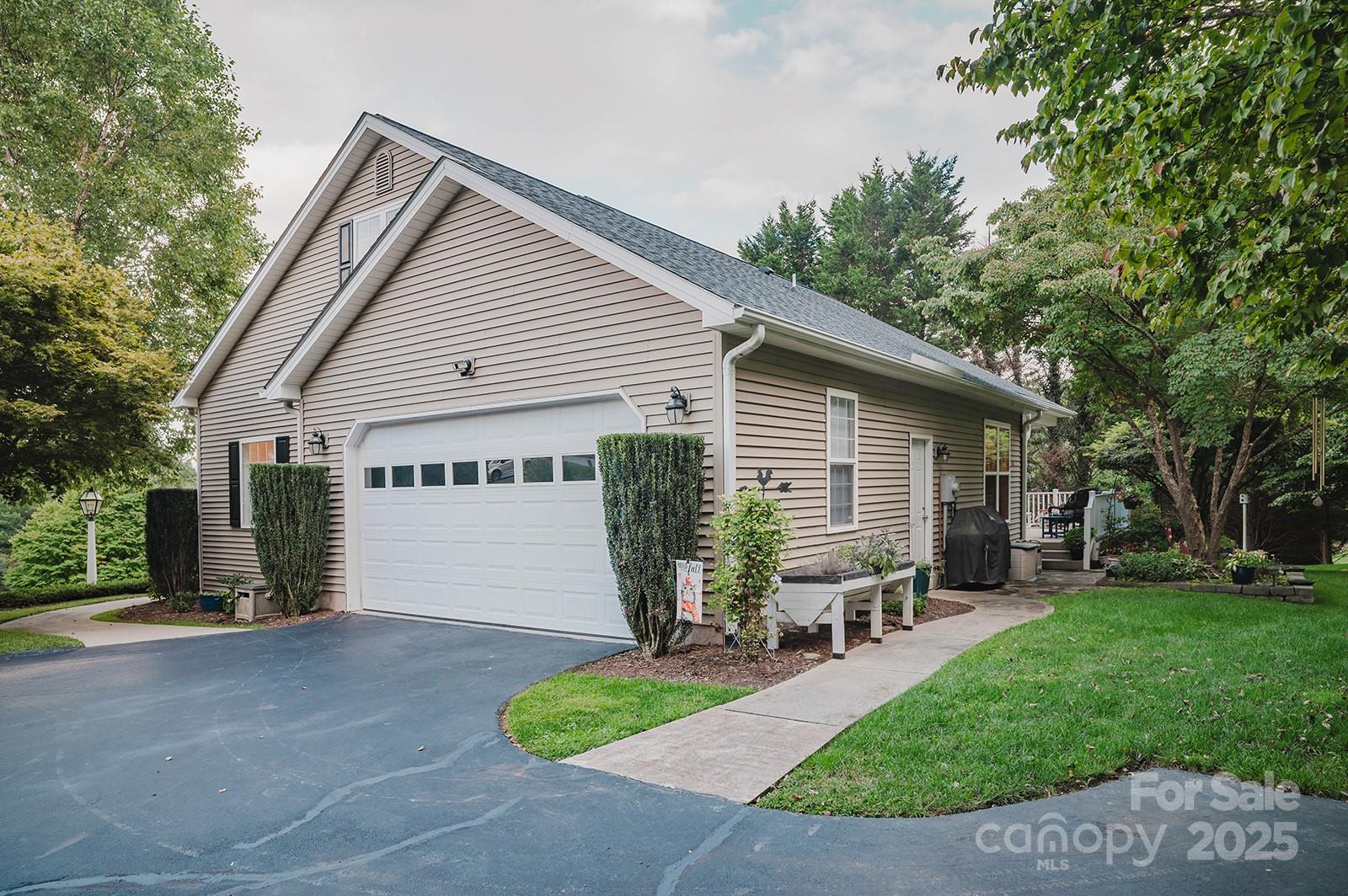 2007 Holly Tree Hill