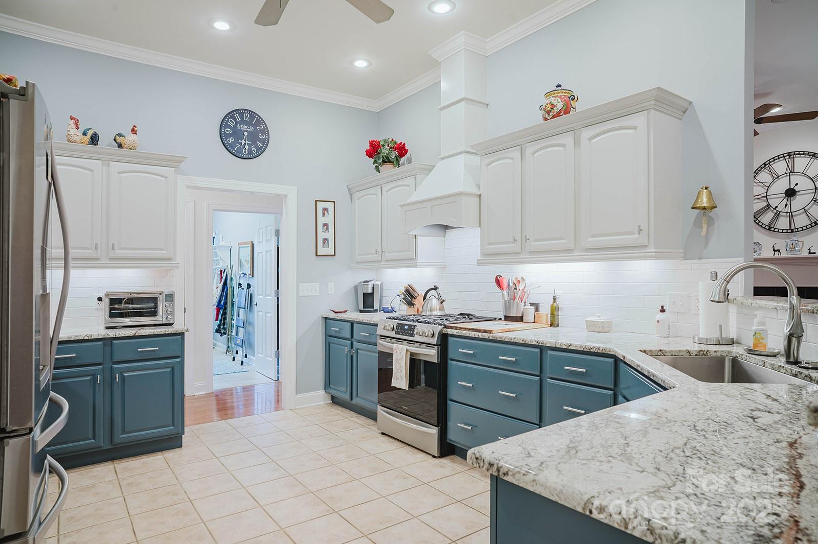 2007 Holly Tree Hill