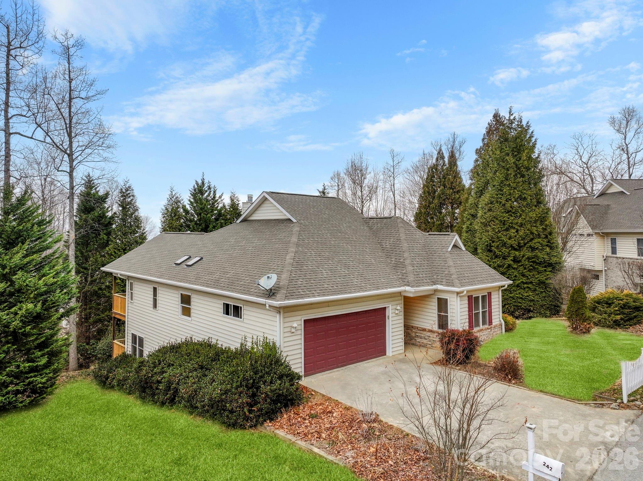 242 Carriage Summitt Way