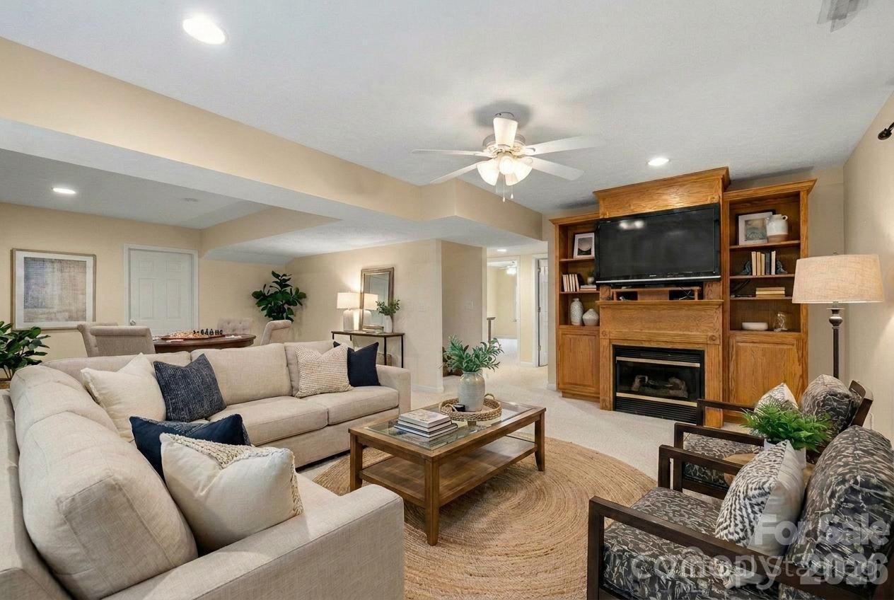 242 Carriage Summitt Way