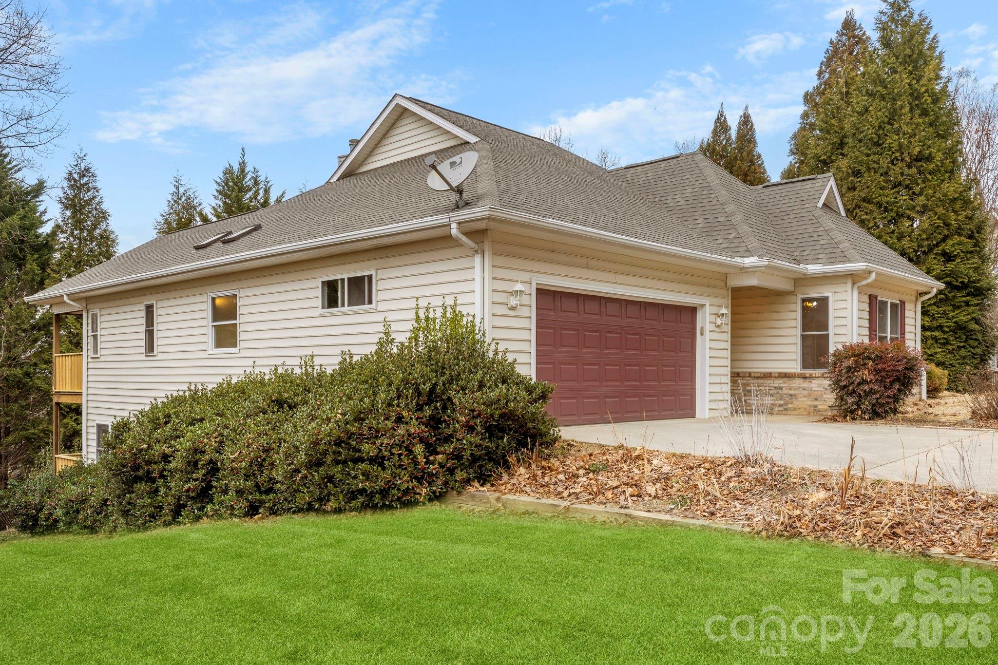 242 Carriage Summitt Way