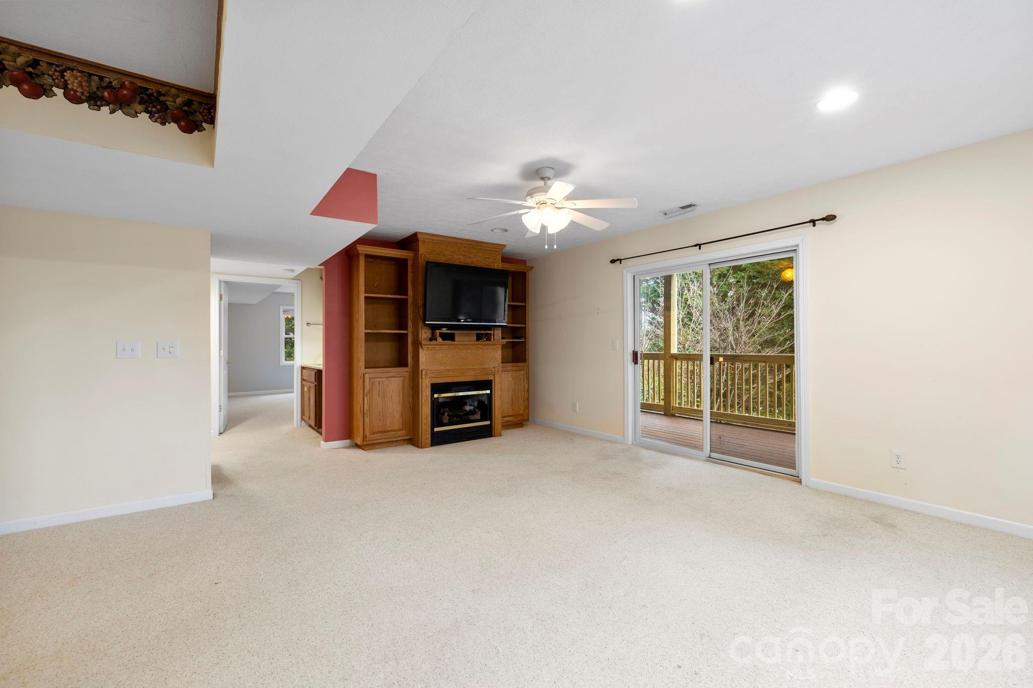 242 Carriage Summitt Way