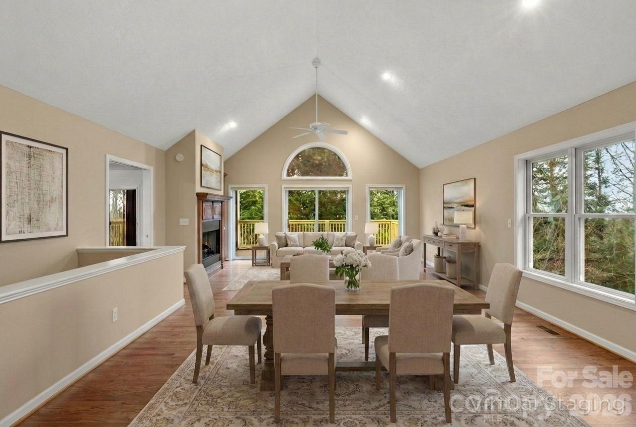 242 Carriage Summitt Way