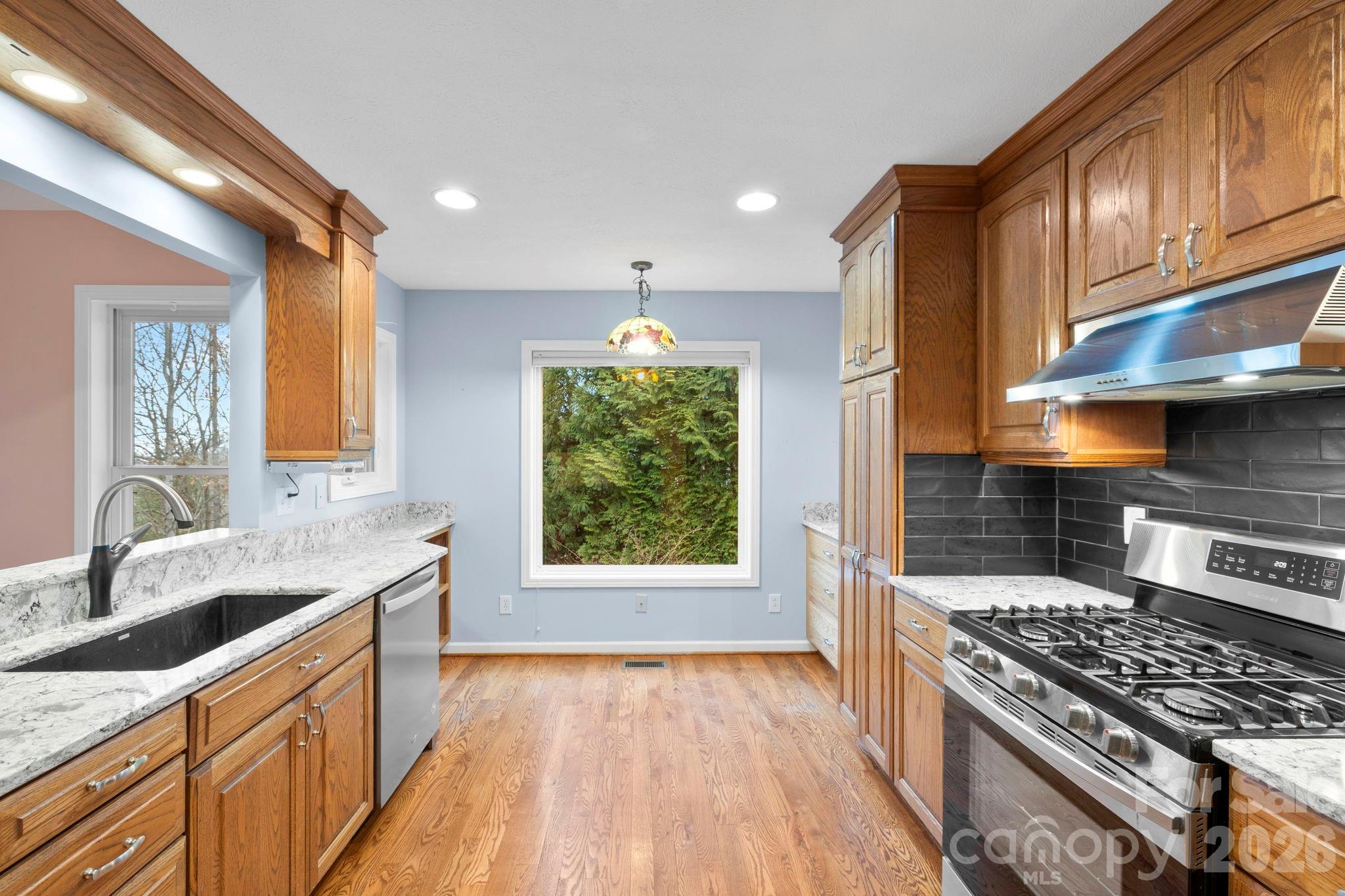 242 Carriage Summitt Way