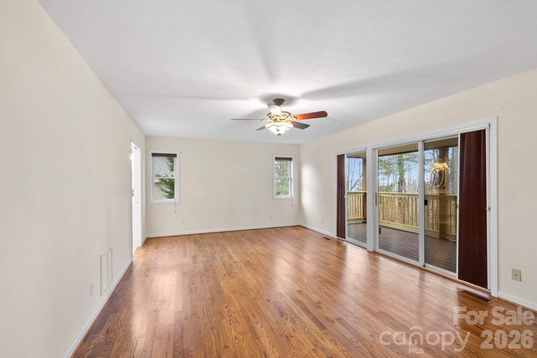 242 Carriage Summitt Way