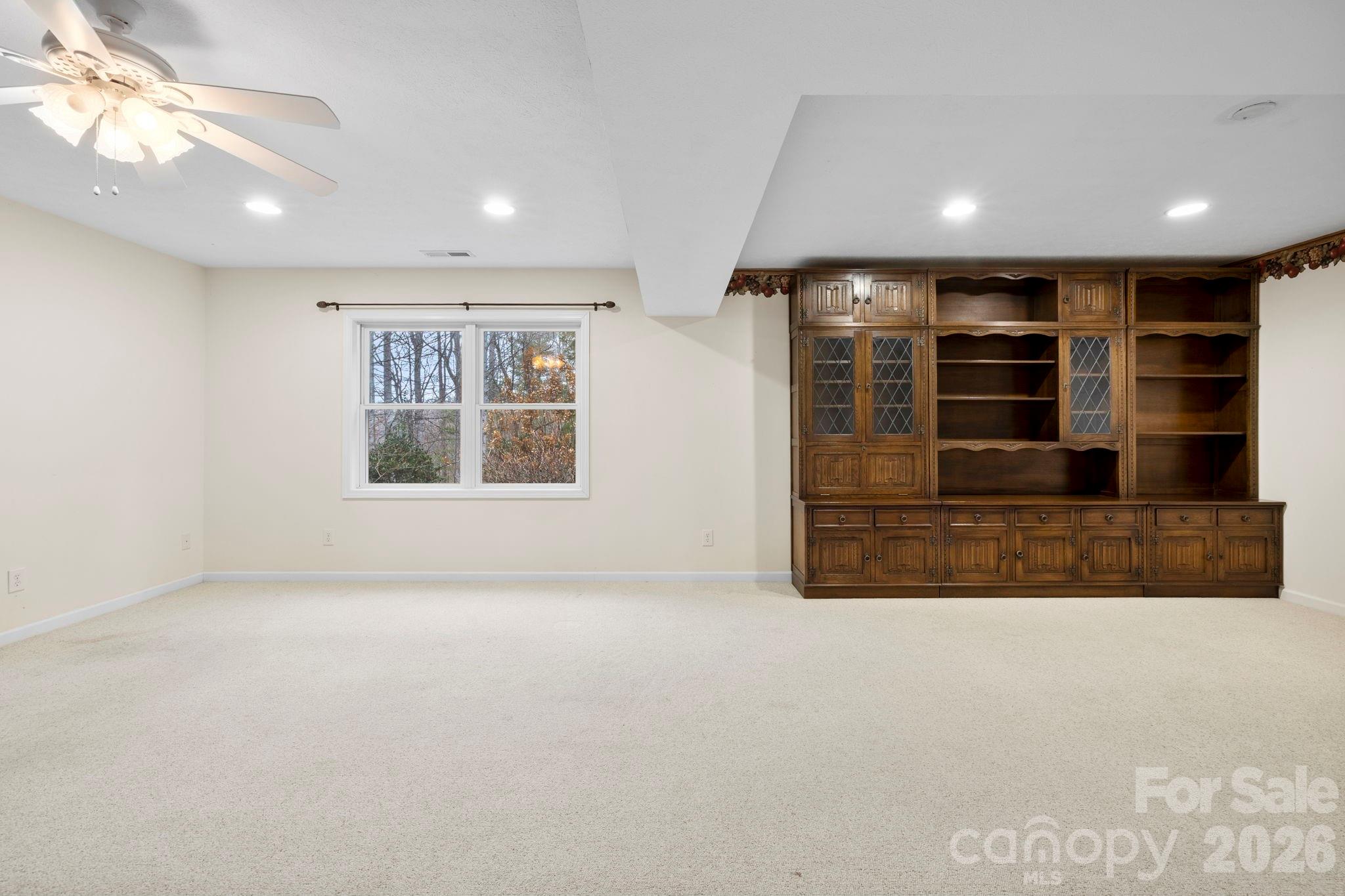 242 Carriage Summitt Way