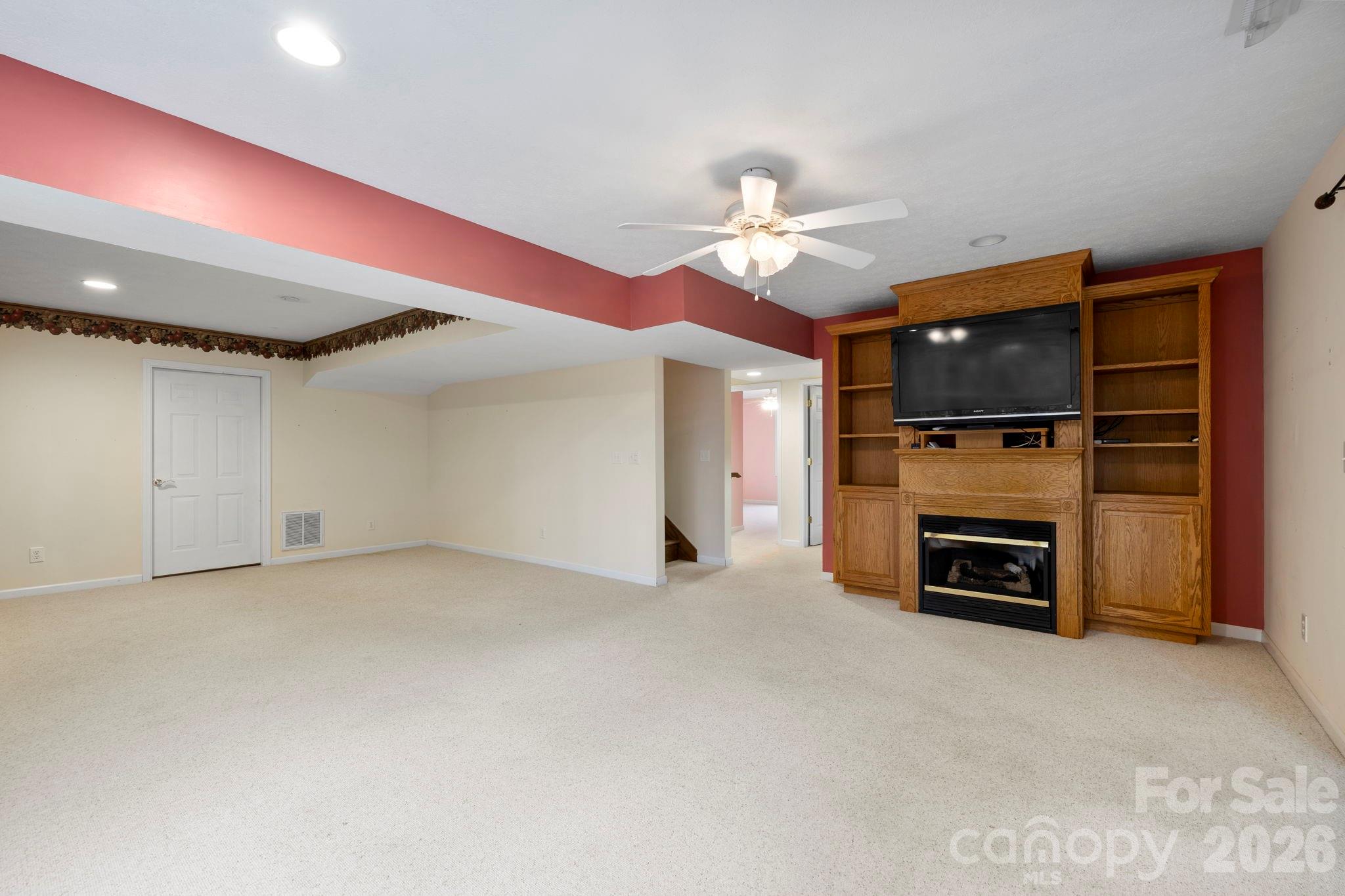 242 Carriage Summitt Way
