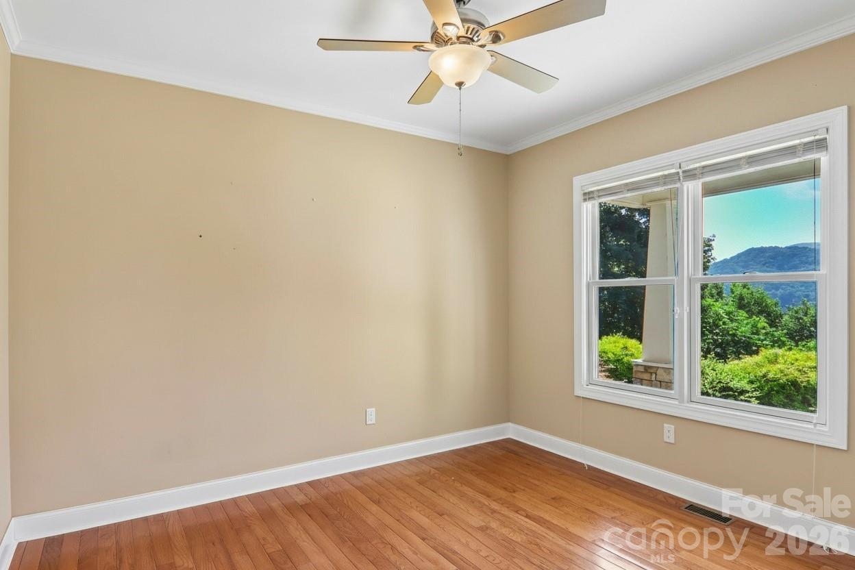 959 Silverglen Way