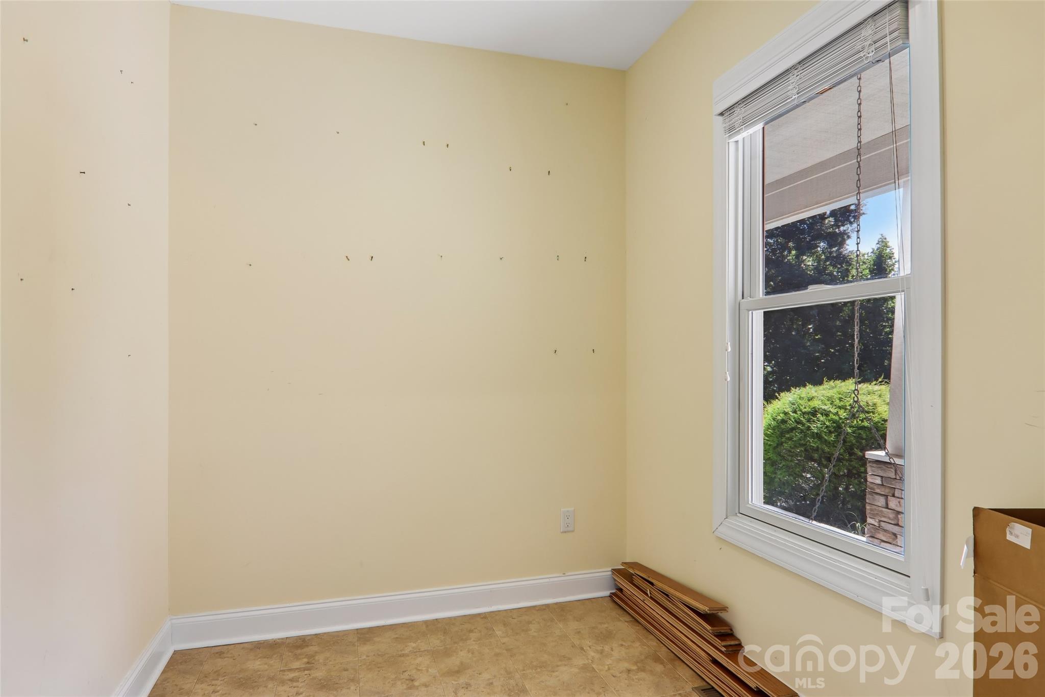 959 Silverglen Way