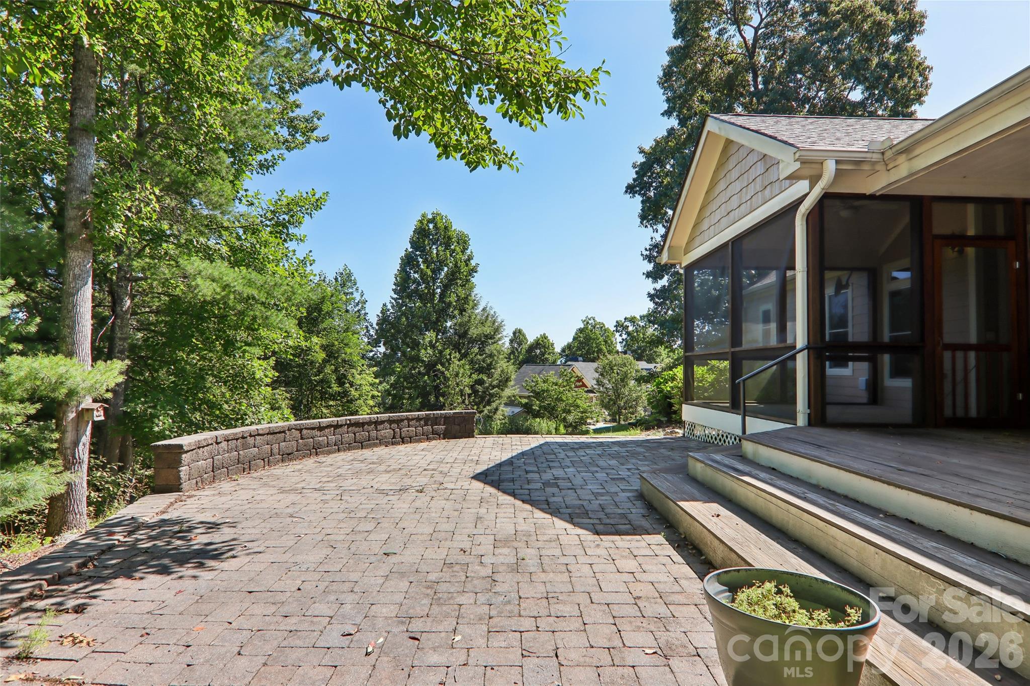 959 Silverglen Way