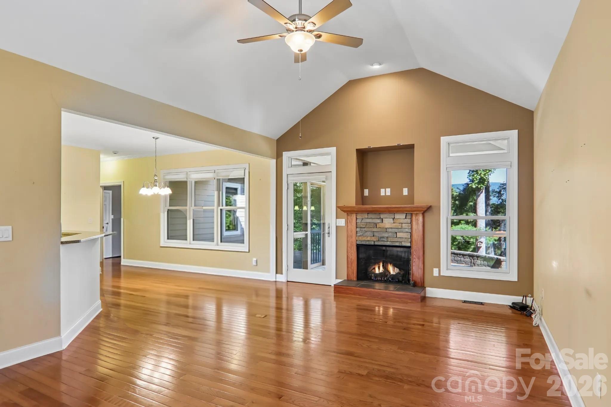 959 Silverglen Way