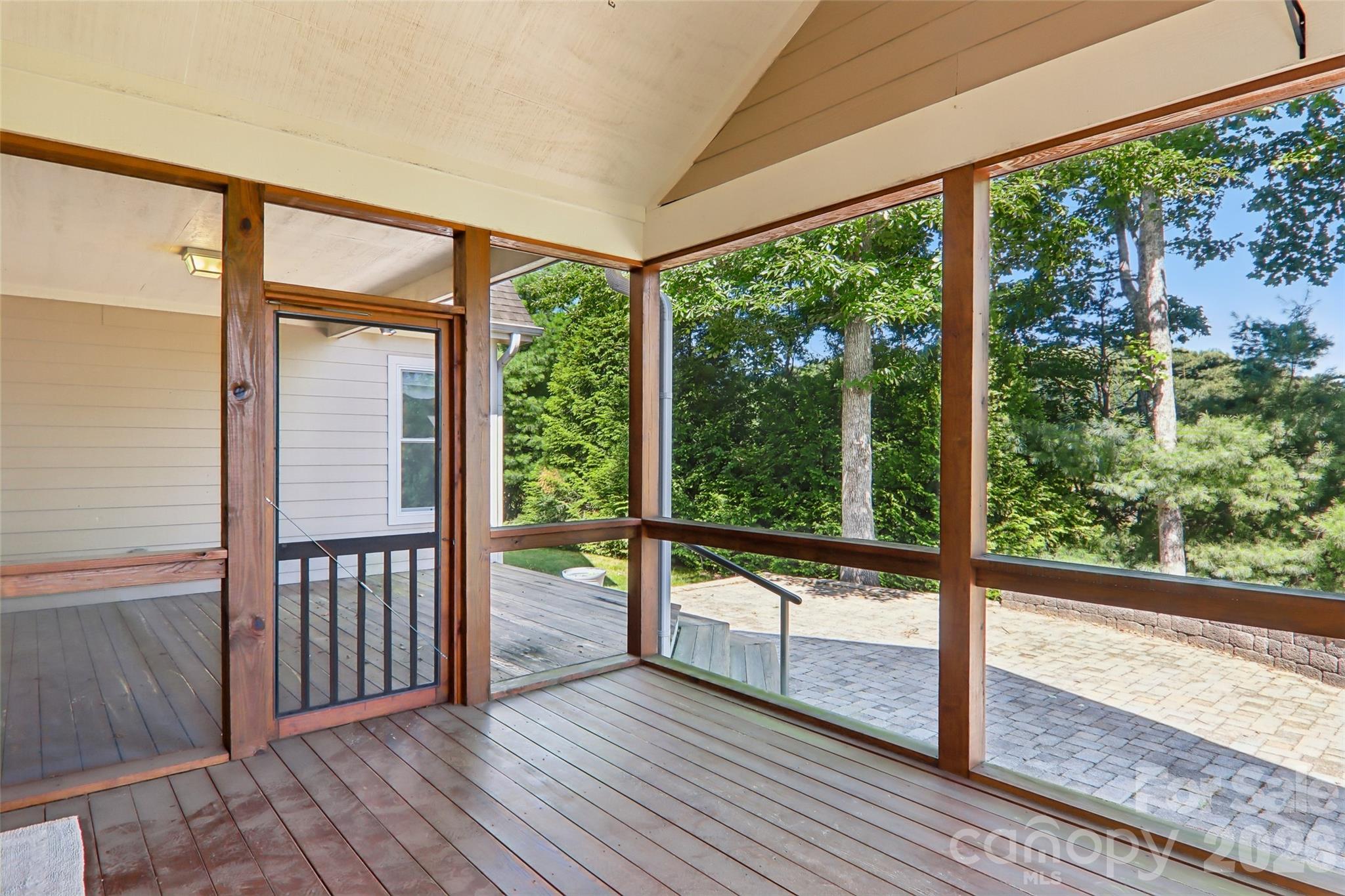 959 Silverglen Way