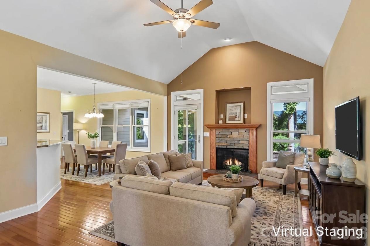 959 Silverglen Way