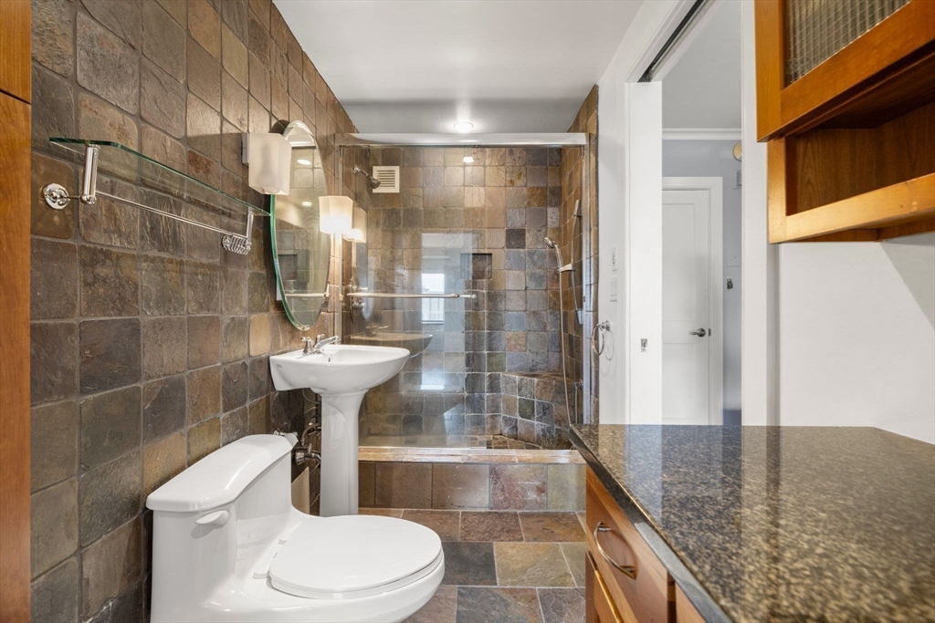 65 E India Row # 31H