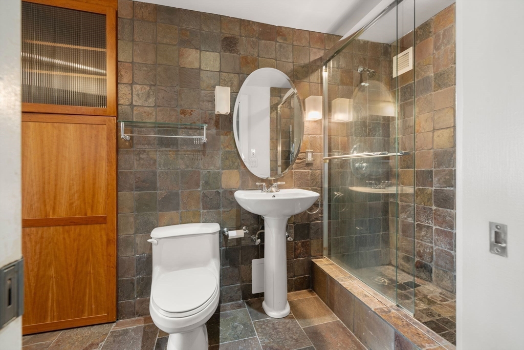 65 E India Row # 31H
