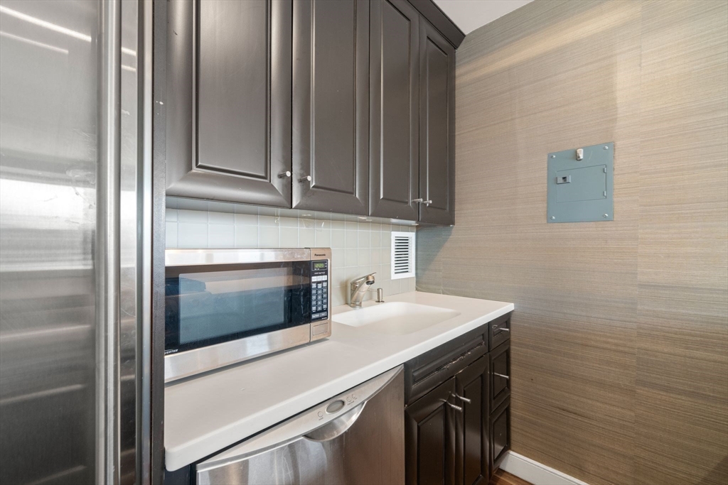 65 E India Row # 31H