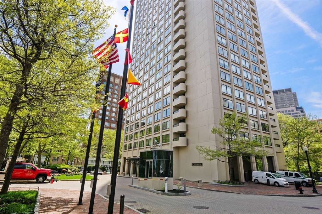 65 E India Row # 31H