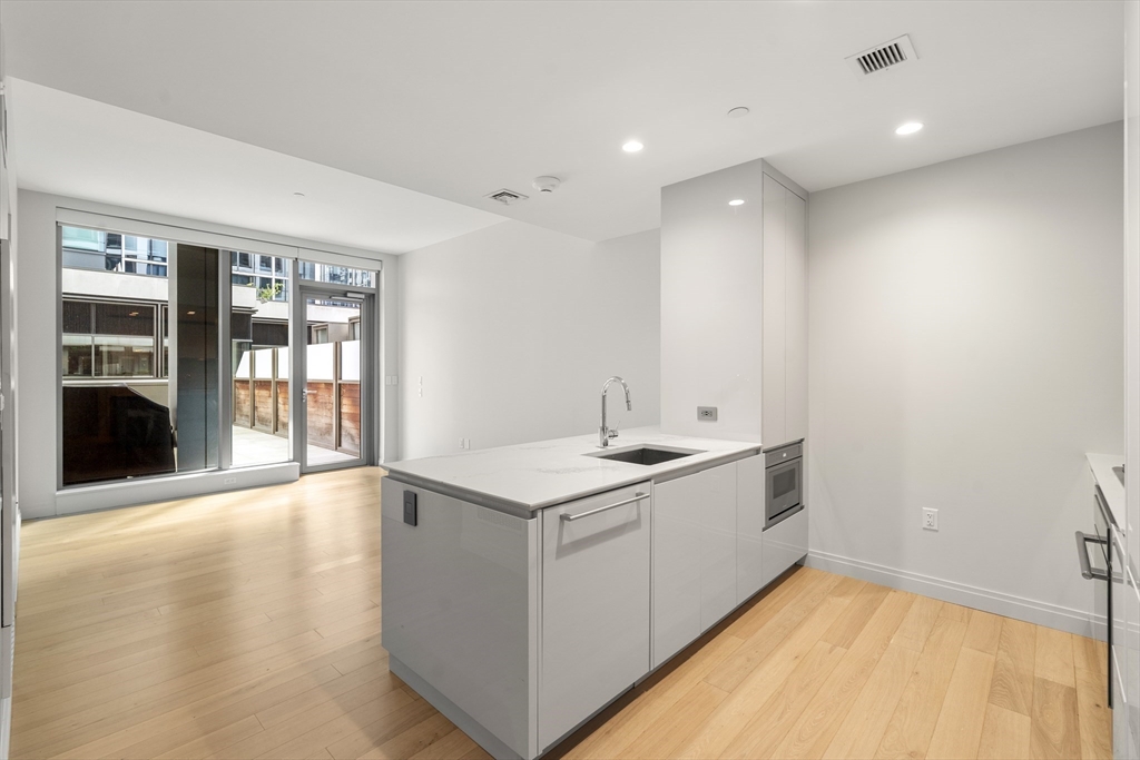 133 Seaport Blvd # 521