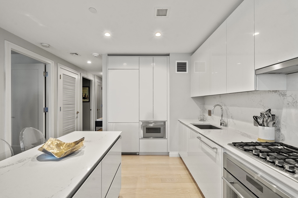 133 Seaport Boulevard # 716