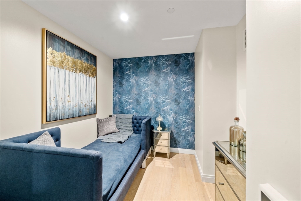 133 Seaport Boulevard # 716