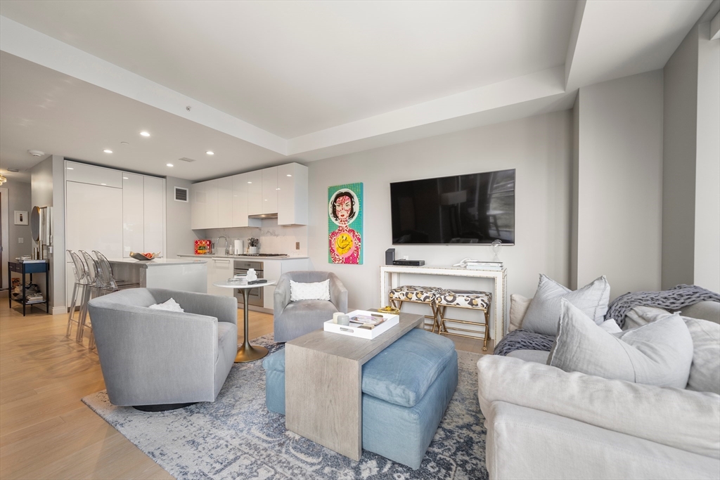 133 Seaport Boulevard # 716