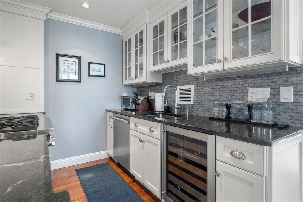 65 East India Row # 33C