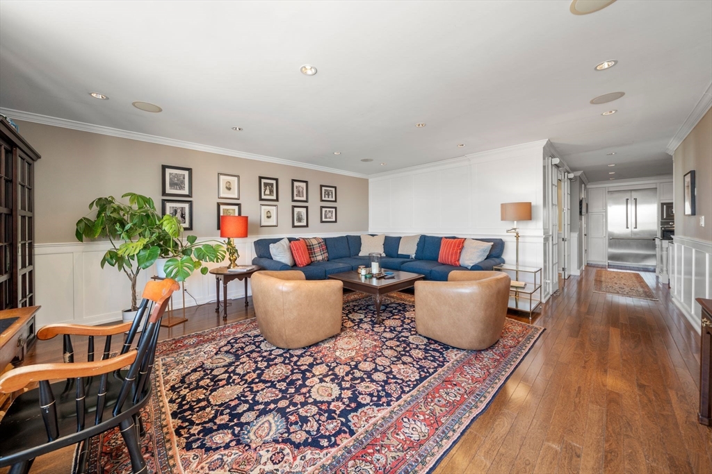 65 East India Row # 33C