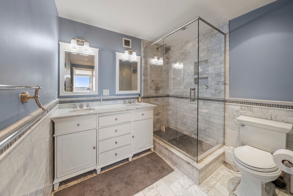 65 East India Row # 33C