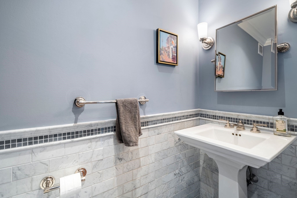65 East India Row # 33C