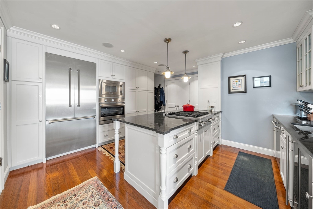 65 East India Row # 33C
