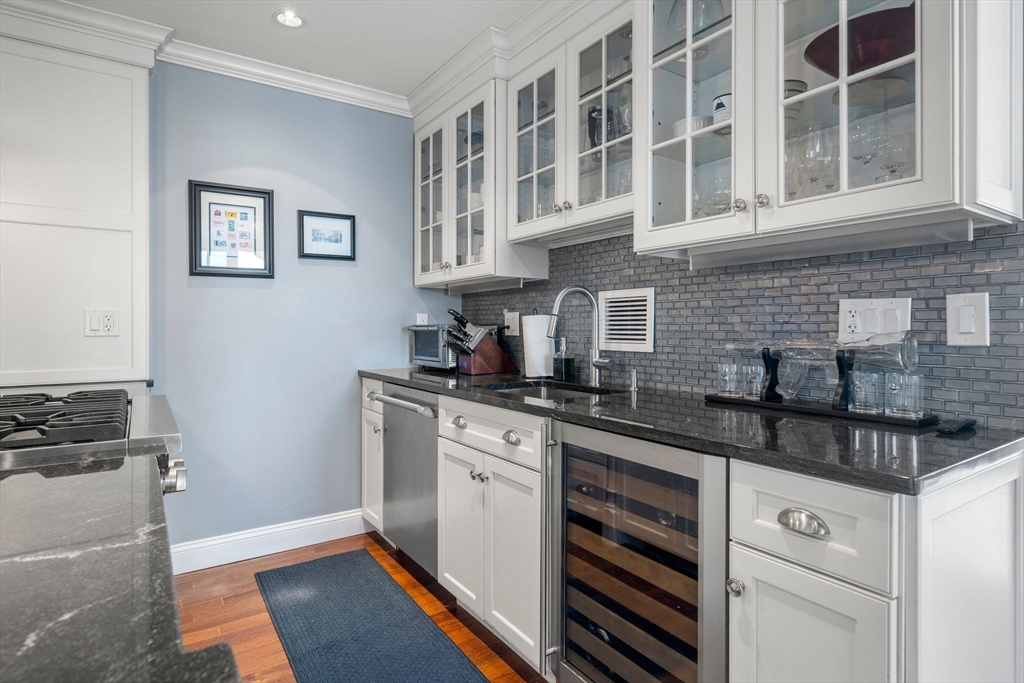 65 East India Row # 33C