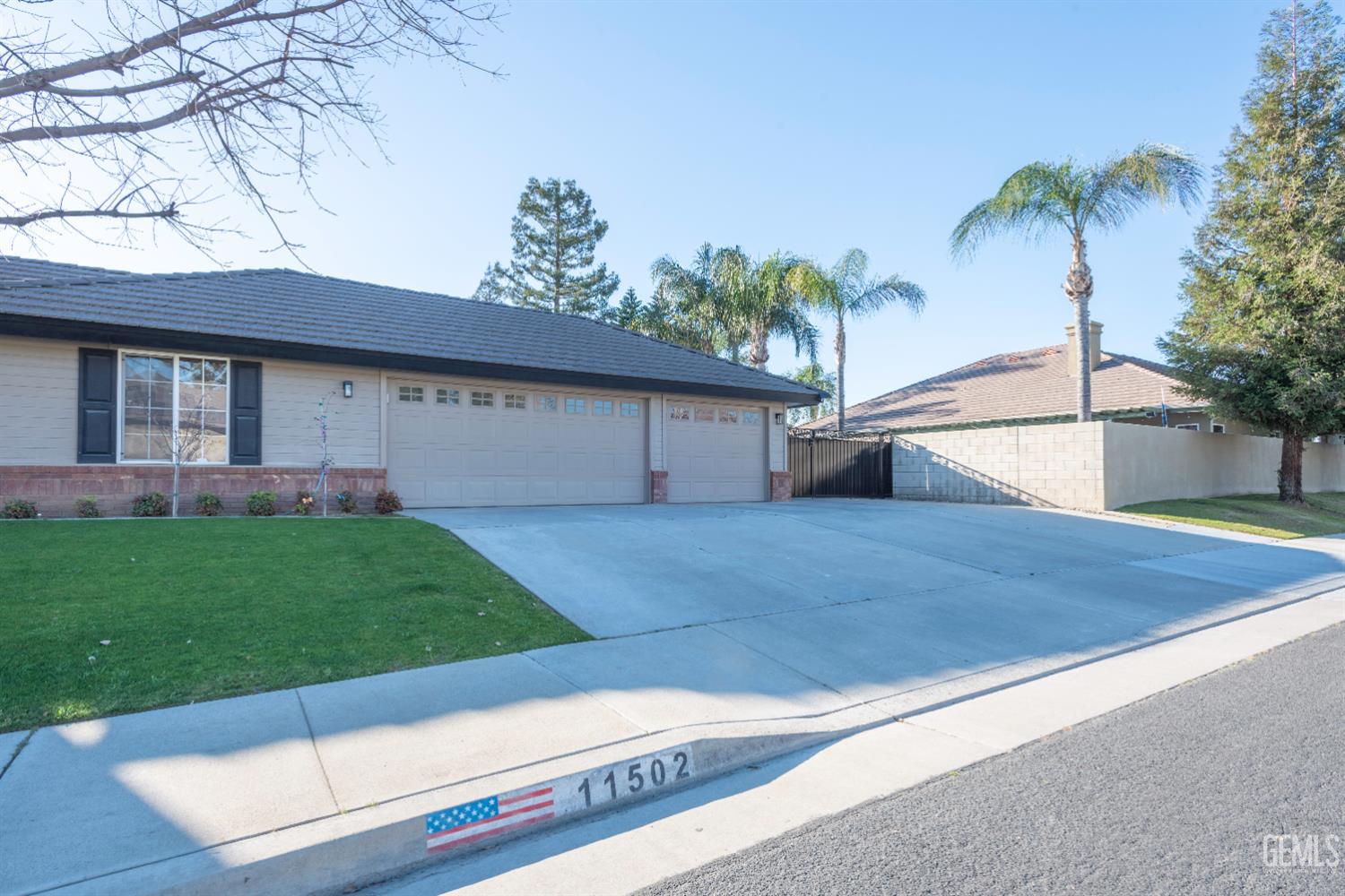 11502 Martinsville Avenue