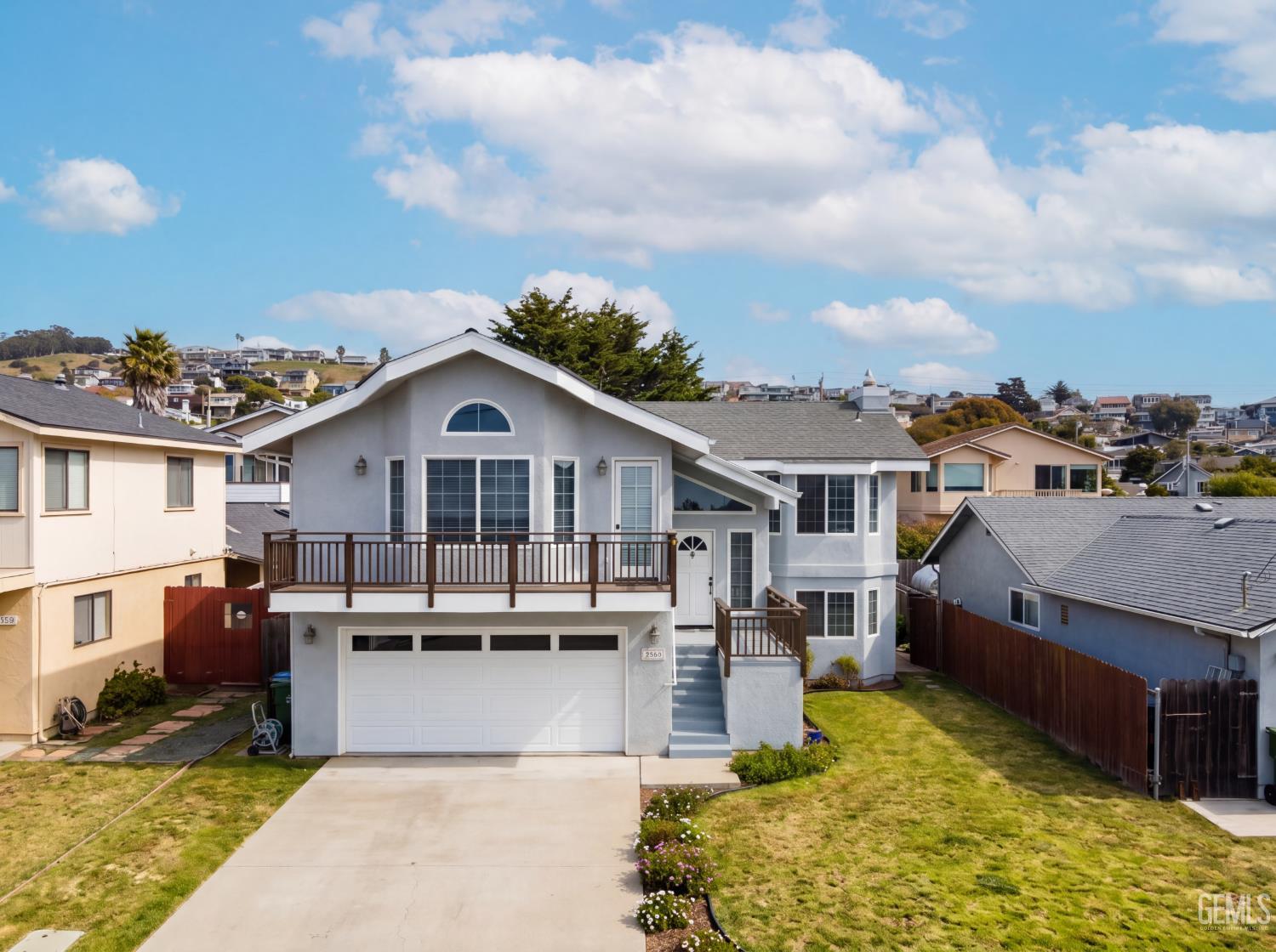2560 Elm Avenue