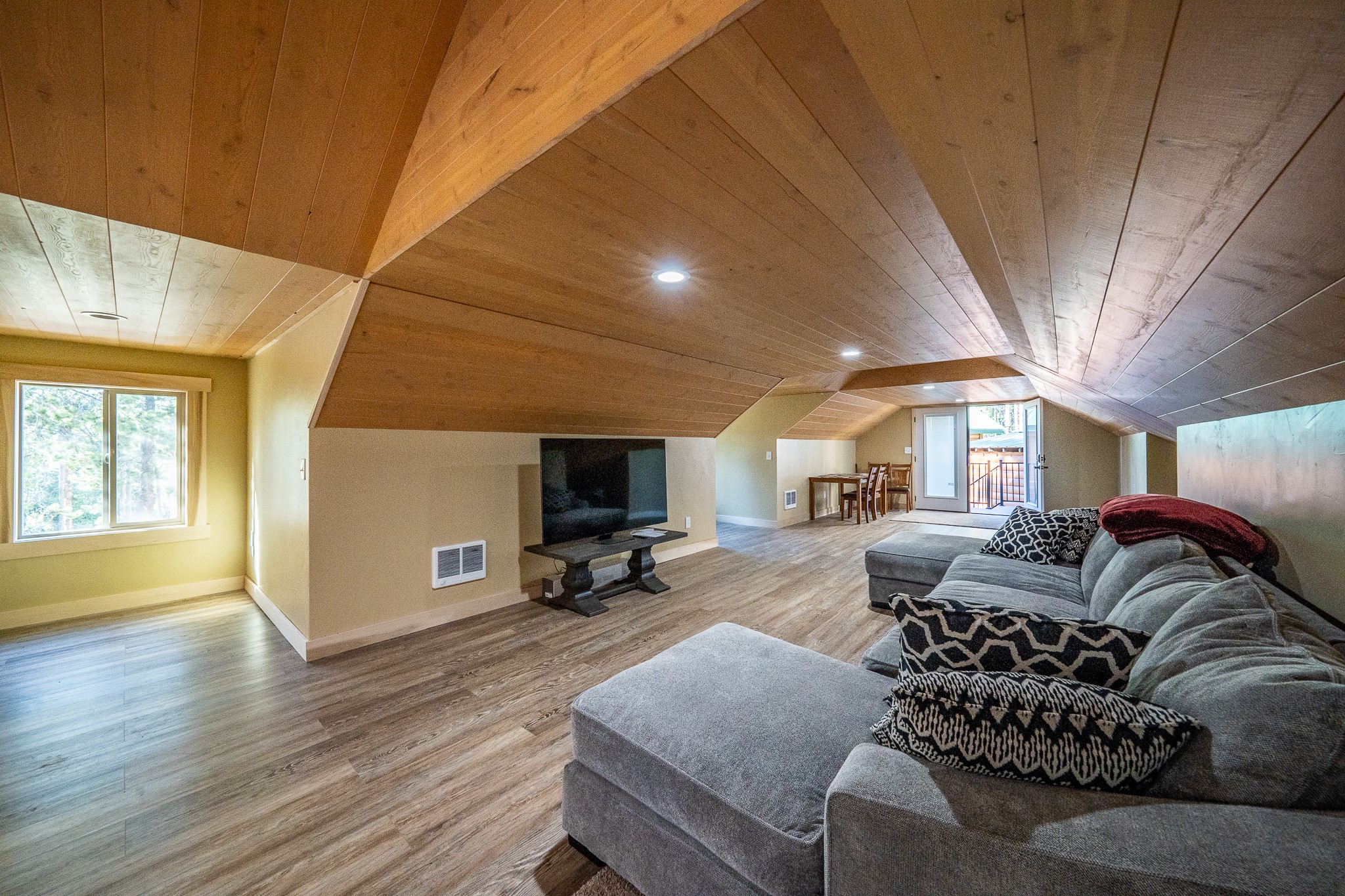 23 Lodgepole Lane W