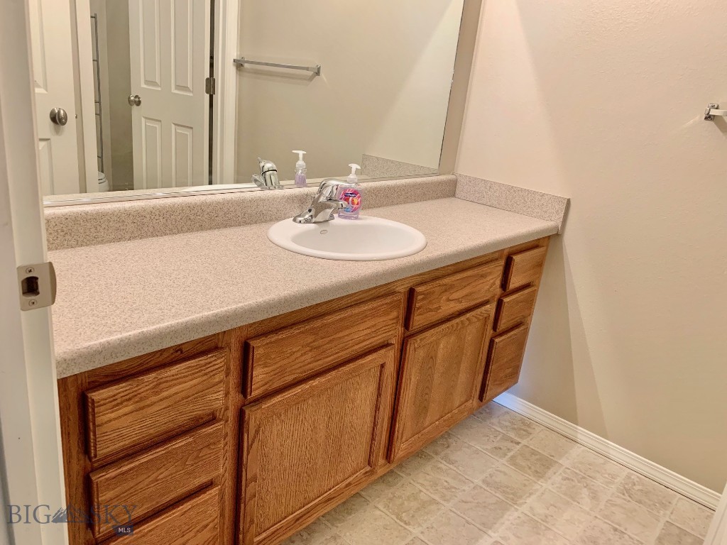 893 Forestglen Drive 1F